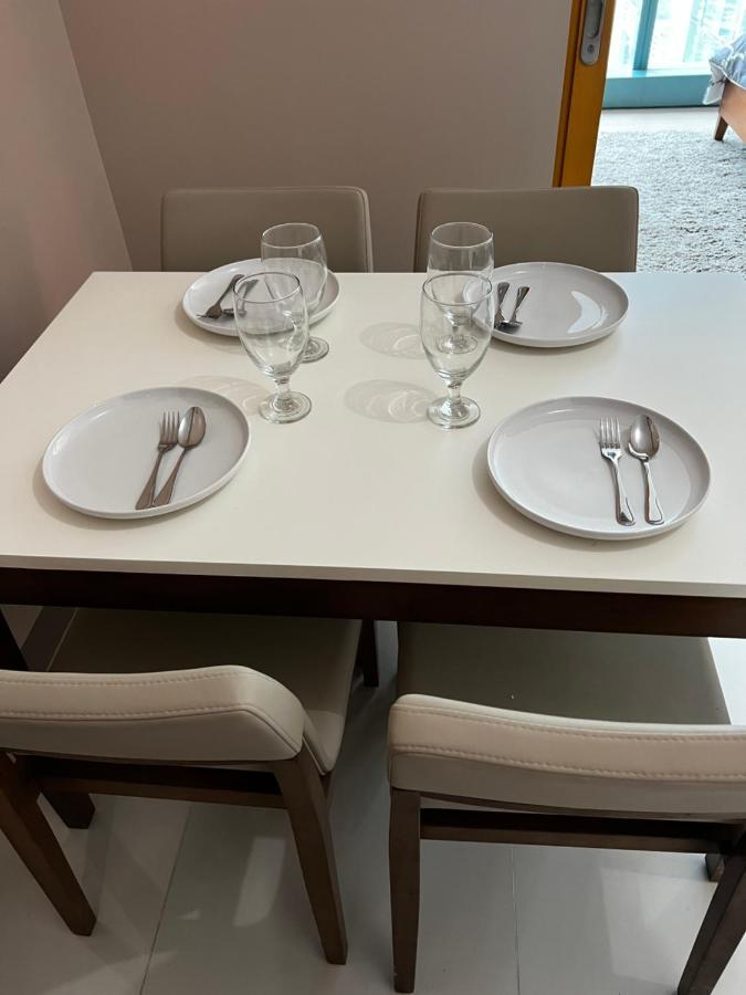 1 Bedroom Uptown Bgc Across Uptown Mall Manila Dış mekan fotoğraf