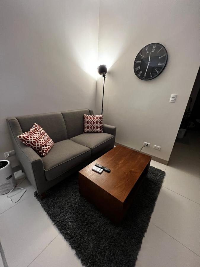 1 Bedroom Uptown Bgc Across Uptown Mall Manila Dış mekan fotoğraf
