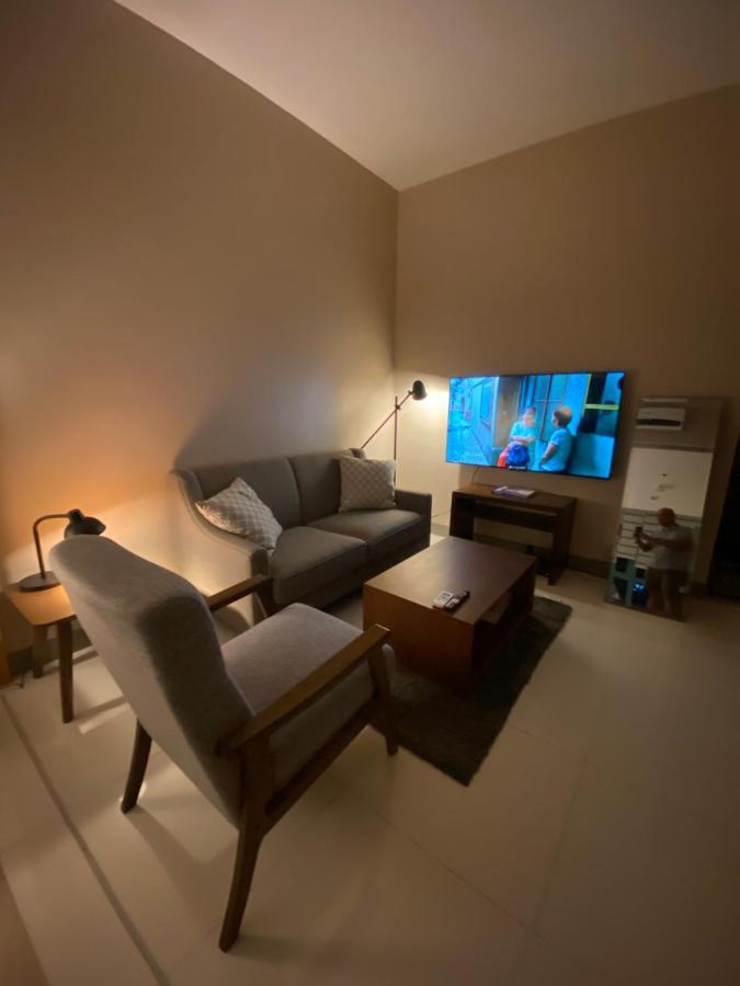 1 Bedroom Uptown Bgc Across Uptown Mall Manila Dış mekan fotoğraf